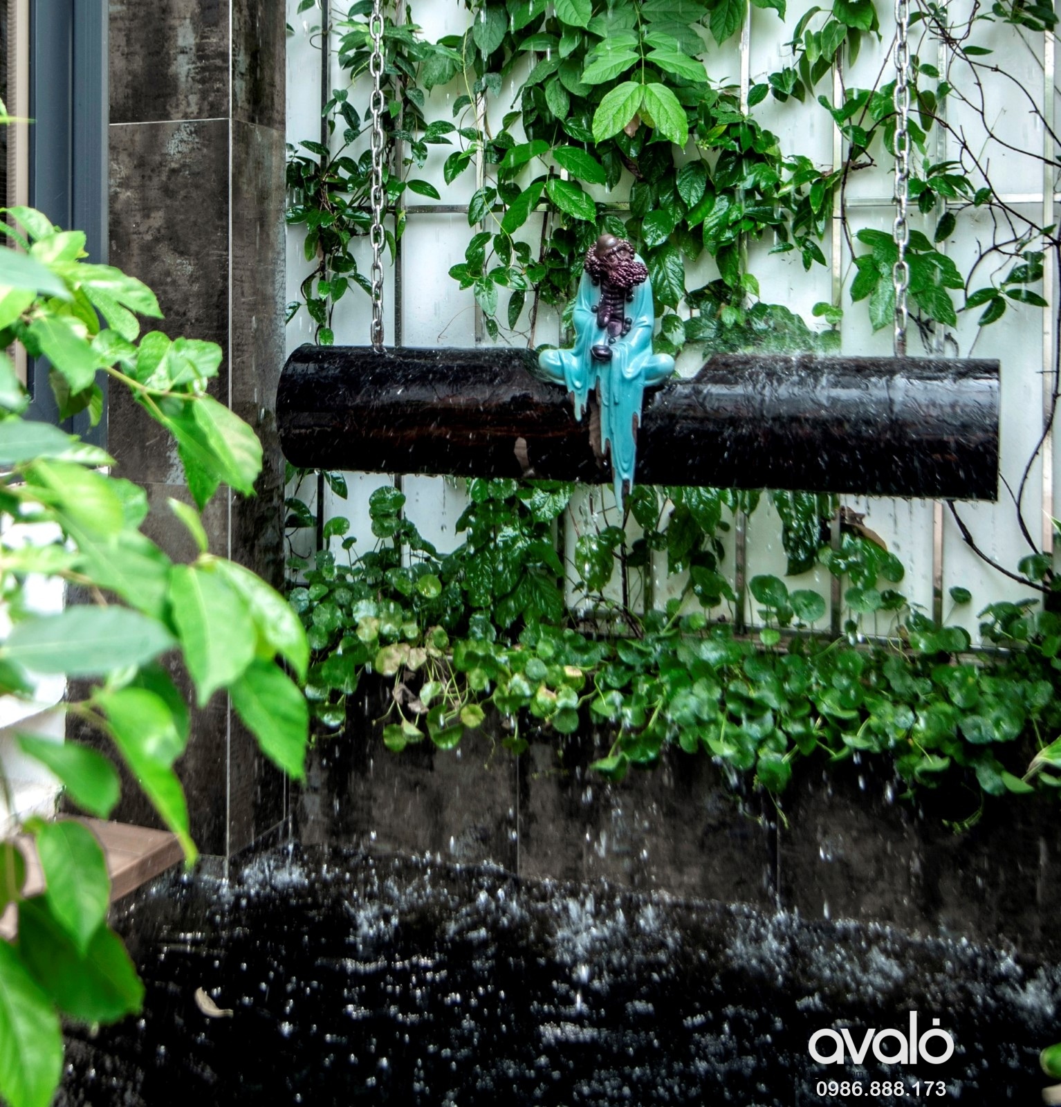 Tiểu cảnh bức tường mưa là một thiết kế mang tính Phong thủy ở sân nhỏ trước nhà